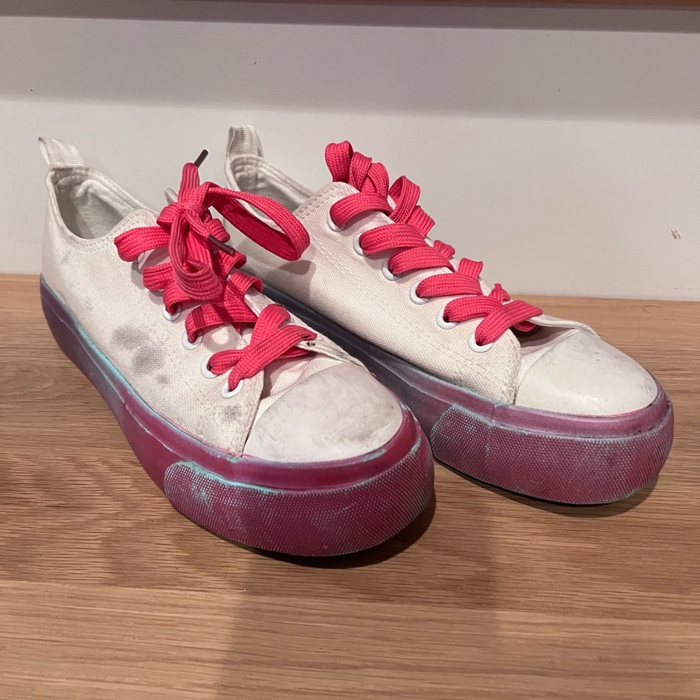 Olivia Miller Women's Gazelle Sneakers Shoes Lace-Up White Canvas Size 7US